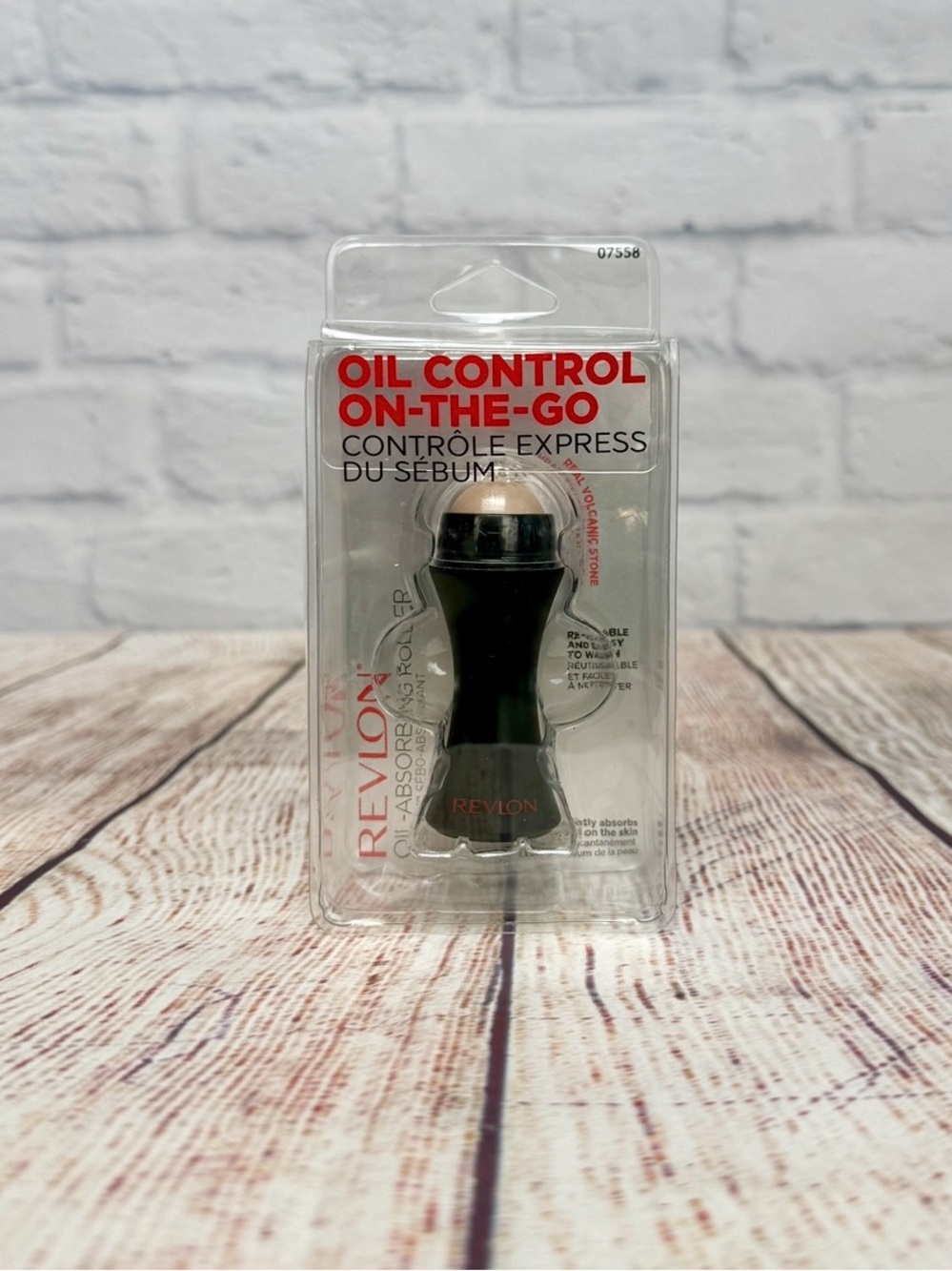 NEW Revlon Oil-Absorbing Volcanic Face Roller